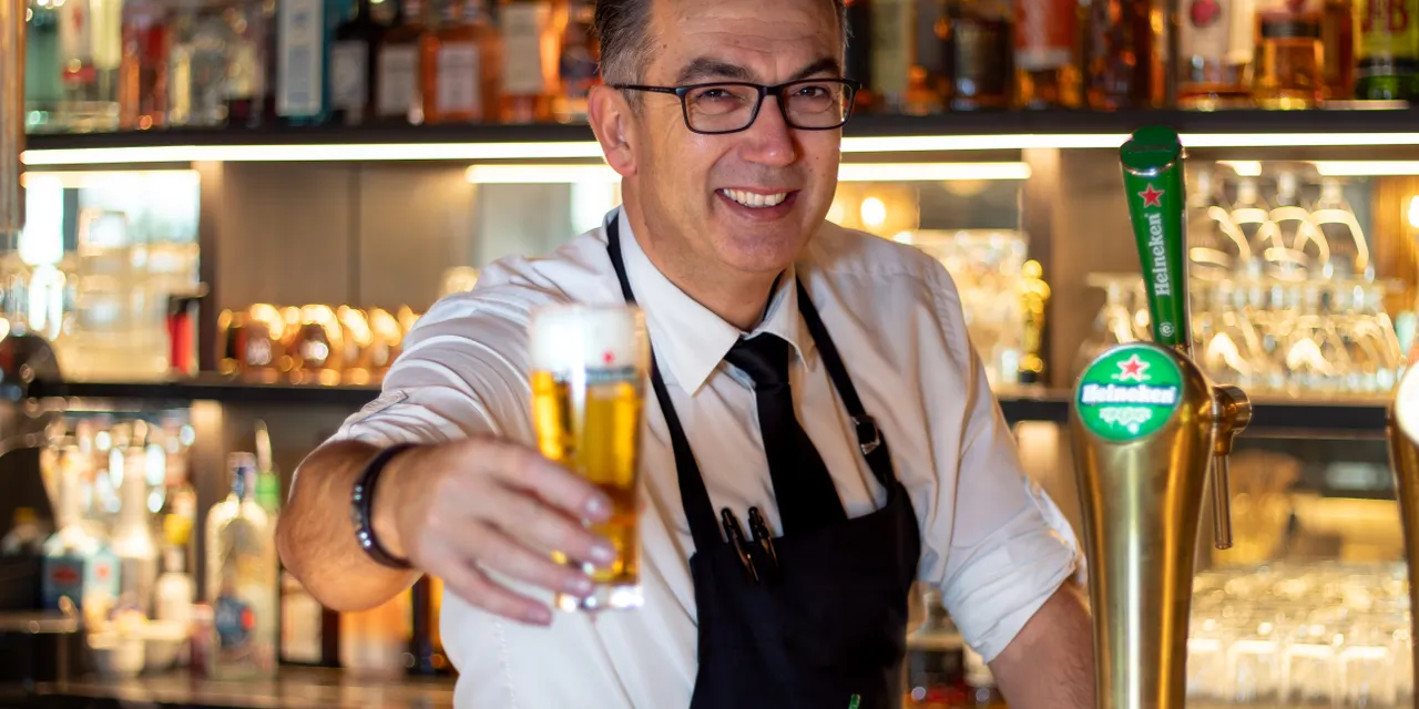 Barmedewerker | Barman | Barvrouw 