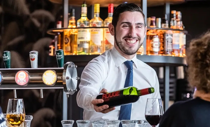 Barkeeper/bartender