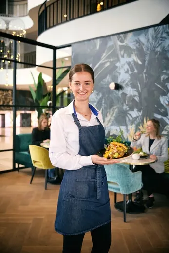 Medewerker bediening