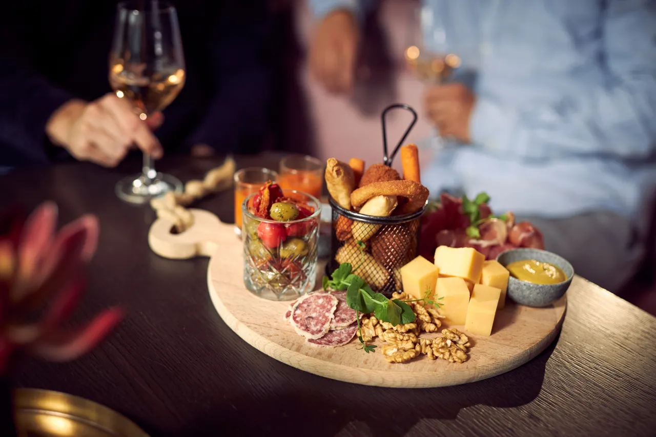 Drinks & Bites