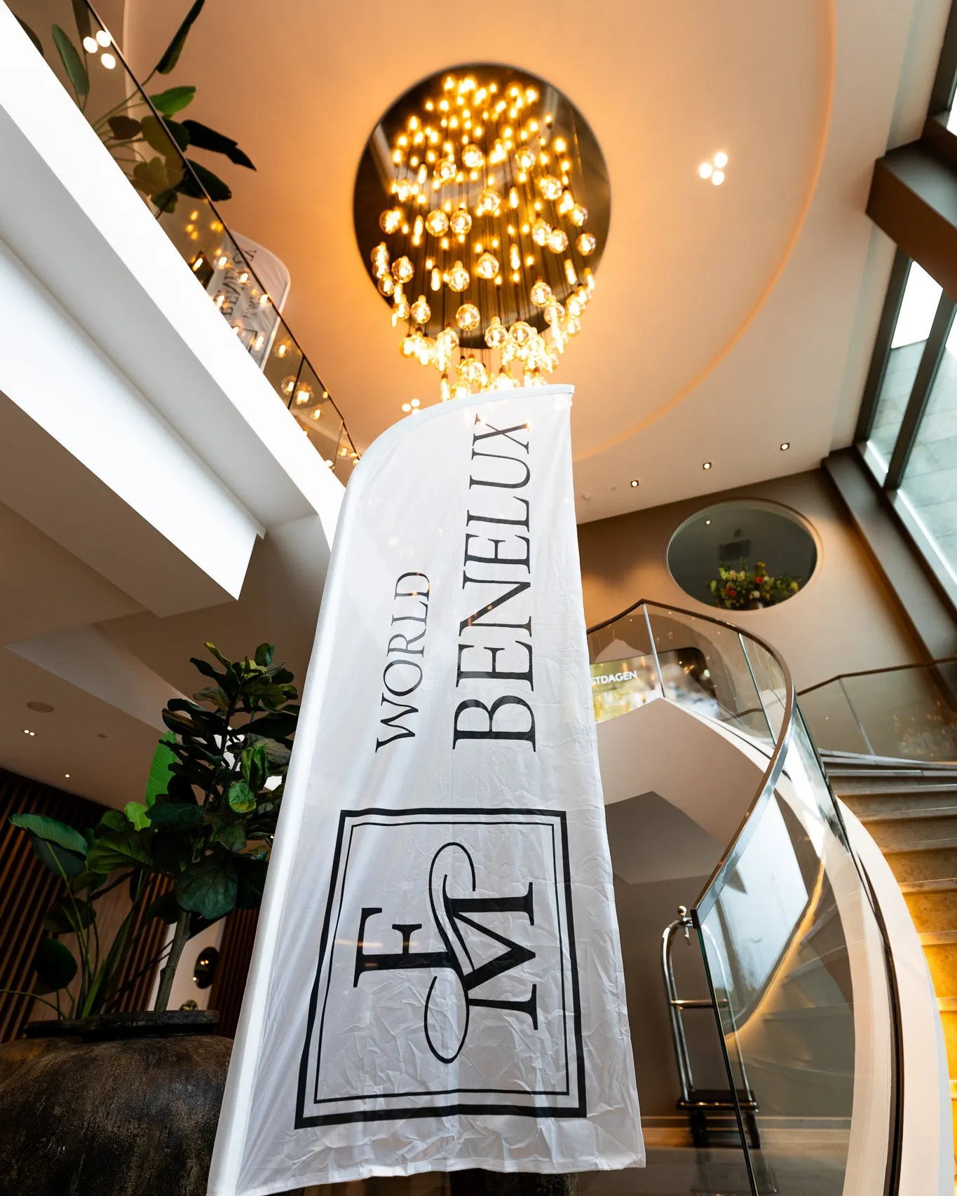 Level up met branding