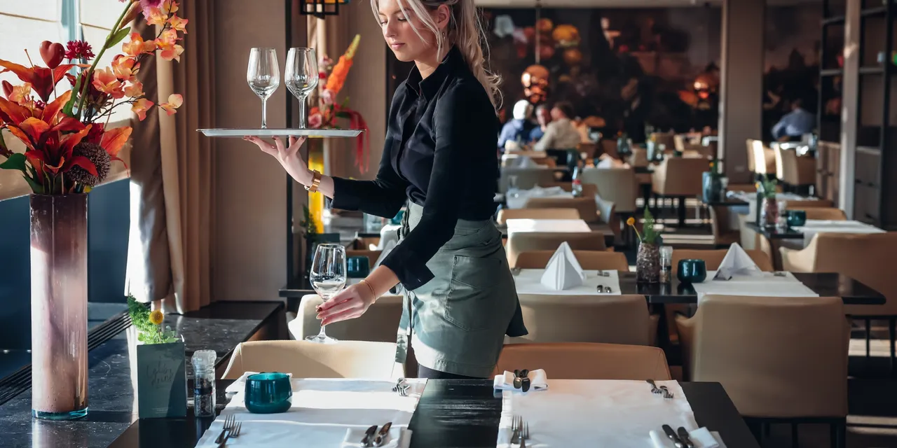 Medewerker bediening
