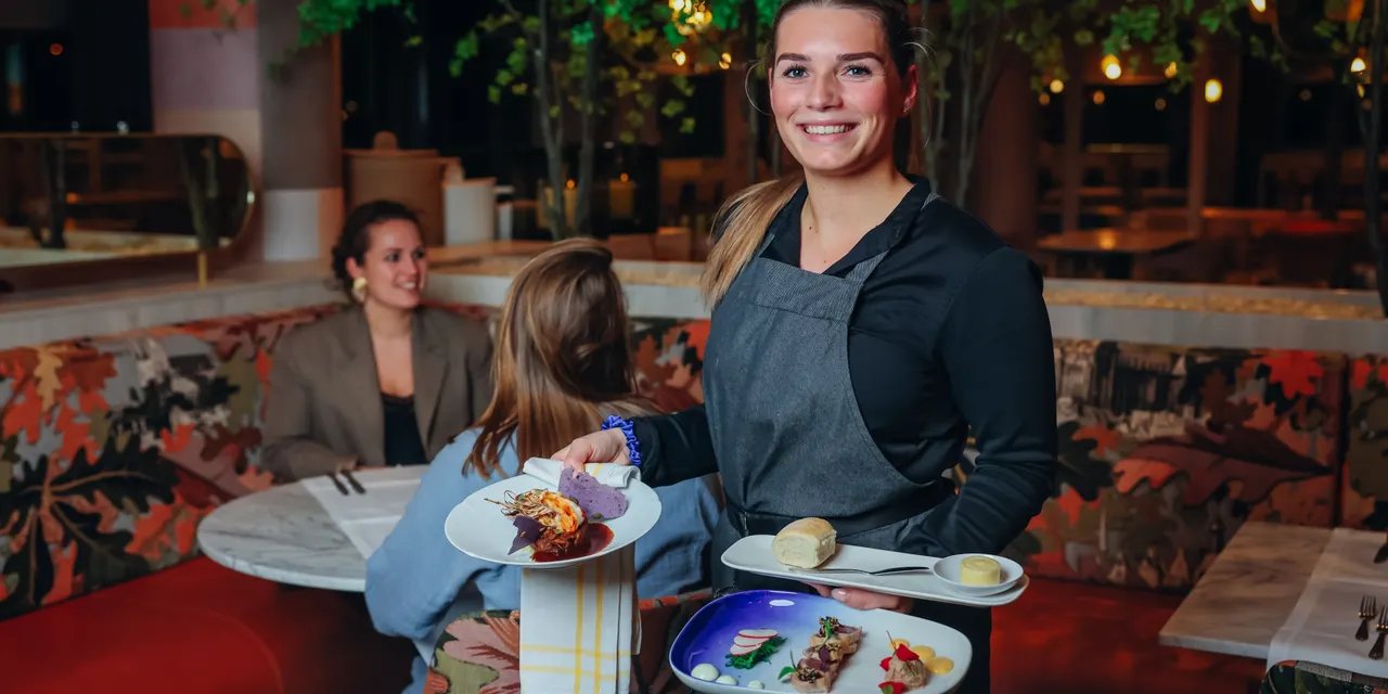 Medewerker bediening